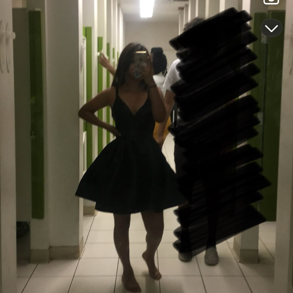 Forever 21 Black Sleeveless V-Neck Cocktail Dress